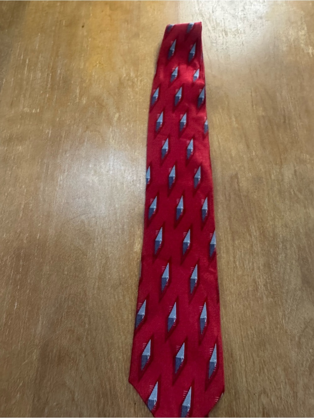 Men's Red Geometric Silk-Blend Tie - Sharp Business Accent
